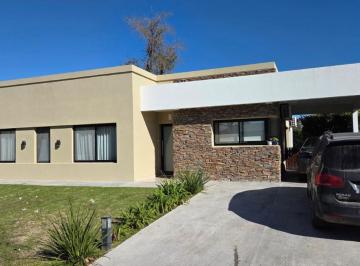 Casa · 120m² · 4 Ambientes · Casa en Venta en Barrio Privado La Cuesta