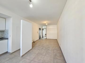 Departamento · 29m² · 2 Ambientes · 1 Cochera · Dos Ambientes con Balcón, Patio y Cochera en Alquiler! Saavedra
