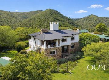 Casa · 412m² · 5 Ambientes · 1 Cochera · Casa en Venta en La Cumbre,2 Dorm. en Suite.