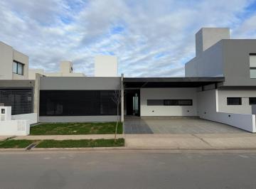Casa · 180m² · 6 Ambientes · 2 Cocheras · Venta Casa en Planta Baja de 3 Dorm. San Ignacio Village
