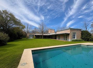 Casa · 272m² · 5 Ambientes · 2 Cocheras · Casa en Venta de 5 Ambientes en Martindale C. C, Pilar, Gba Norte