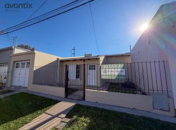 Casa · 3 Ambientes · 1 Cochera · Amplia Propiedad en Excelente Ubicación en Alquiler