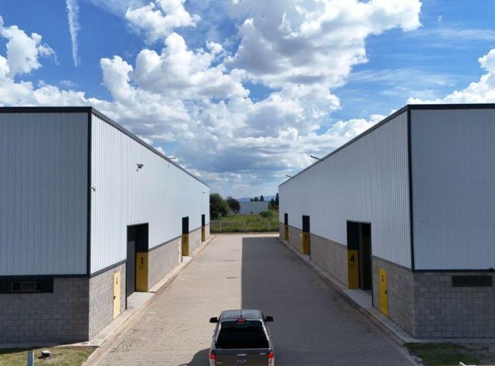 Bodega-Galpón · 1500m² · 2 Ambientes · 1 Cochera