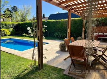 Casa · 170m² · 6 Ambientes · 3 Cocheras · Impecable Casa de 6 Amb. Reciclada en Aranzazu