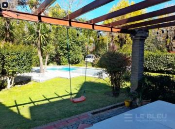 Casa · 170m² · 4 Ambientes · 4 Cocheras · Venta de Casa en 4 Amb. en Esquina en C. C. Aranzazu, Escobar