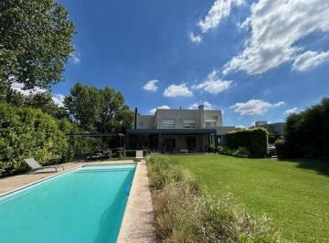 Casa · 220m² · 6 Ambientes · 2 Cocheras · Casa en Venta en Santa Barbara, Tigre, G. B. a. Zona Norte