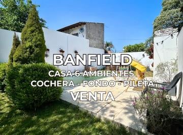 Casa de 6 ambientes, Lomas de Zamora · Venta Casa 6 Ambientes con Fondo Verde, Piscina, Parrilla y Cochera - Banfield Lomas de Zamora
