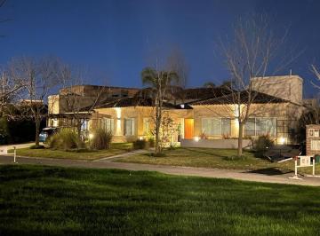 Casa de 6 ambientes, Tigre · Casa de 1200 m² con 4 Dorm. en Alquiler en Santa Catalina