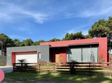Casa · 180m² · 5 Ambientes · 1 Cochera · Casa en Venta - Barrio Alamos