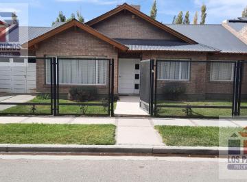 Casa · 140m² · 6 Ambientes · 1 Cochera · Alquiler Casa Manzanar 7