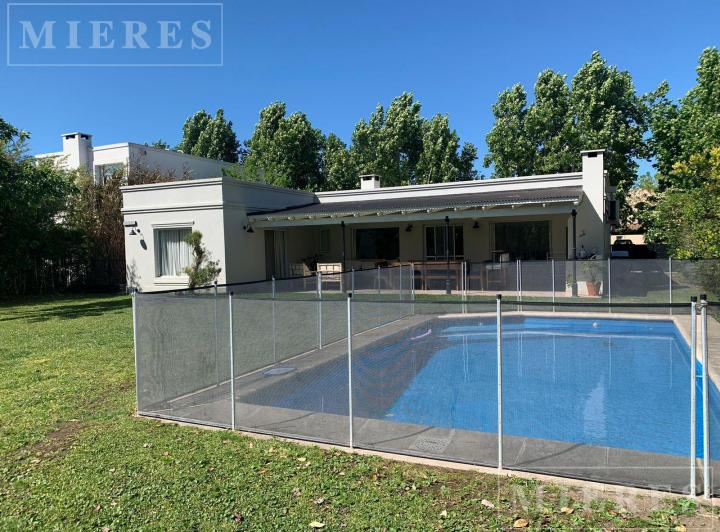 Casa · 165m² · 5 Ambientes · 4 Cocheras