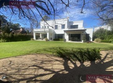 Casa · 320m² · 7 Ambientes · 2 Cocheras · Casa Divina en Alquiler Mes de Enero en La Horqueta. San Isidro