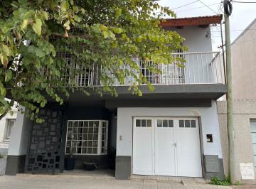 Casa · 198m² · 4 Dormitorios · 1 Cochera · Casa en Santo Tomé - Centenario Al 1400