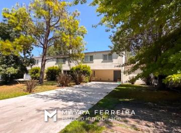 Casa · 375m² · 6 Ambientes · 5 Cocheras · Casa en Venta 6 Ambientes en Saint Thomas Norte - Doble Lote
