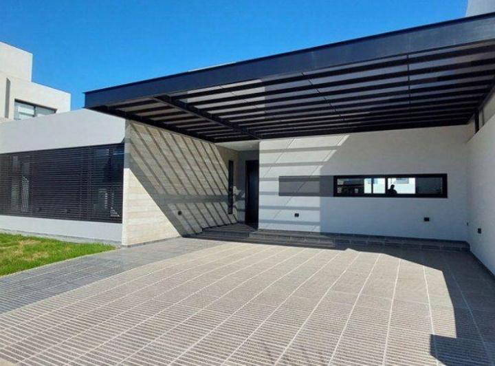 Casa · 200m² · 6 Ambientes · 2 Cocheras