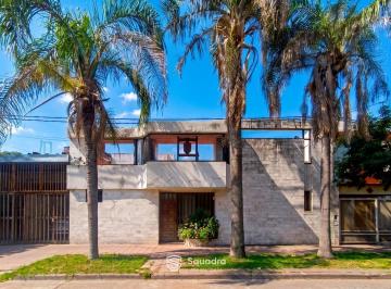 Casa · 249m² · 10 Ambientes · Venta - Casa 5 Dorm., Patio y Piscina - España y Hospitales, Rosario.