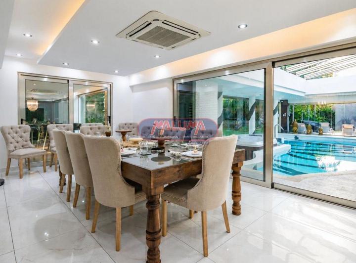 Casa · 650m² · 7 Ambientes · 5 Cocheras