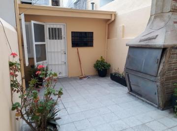 PH · 50m² · 2 Ambientes · PH de 2 Amb con Patio. Reciclado. Independiente