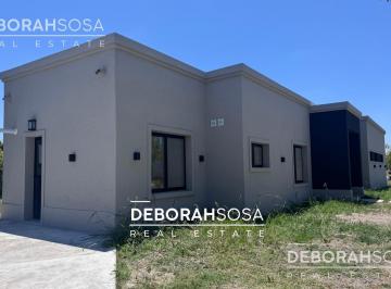 Casa · 168m² · 4 Ambientes · 3 Cocheras · Casa en Venta 4 Amb Lote Interno Una Planta El Canton