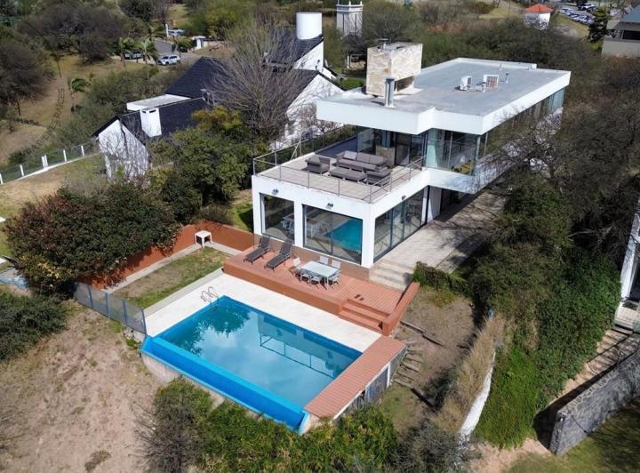 Casa · 340m² · 6 Ambientes