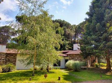 Casa de 5 ambientes, Cariló · Alquilo Casa con Gran Jardin en Una Planta de 3 Dorm.