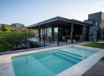 Casa · 370m² · 5 Ambientes · 3 Cocheras · Venta Casa en La Pankana. 3 Dorm.. Pileta