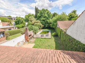 Casa · 338m² · 5 Ambientes · 1 Cochera · Chalet 3 Dorm. con Jardín, Pileta y Cochera – Adrogué