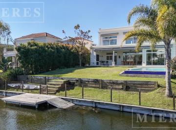 Casa · 366m² · 6 Ambientes · 2 Cocheras · Casa en Venta en Cabos del Lago, Nordelta