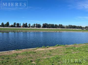 Terreno · 715m² · Lote en Venta Al Agua en El Barrio Silvestre, Nordelta