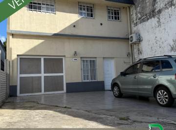 Casa de 4 ambientes, Quilmes · Vende Casa de Dos Plantas con Fondo Libre.