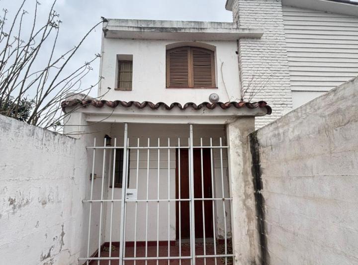 Casa · 180m² · 8 Ambientes · 2 Cocheras