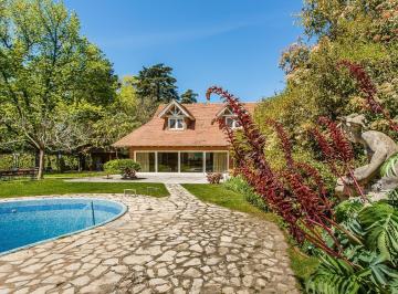 Casa · 700m² · 11 Ambientes · 10 Cocheras · Exclusiva Casa Quinta en Maschwitz: de 9896 m² con Pileta
