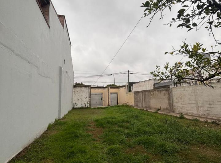 Terreno · 240m²