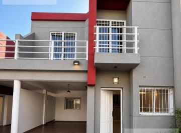Casa · 90m² · 3 Dormitorios · 1 Cochera · Duplex en Alquiler, Cuesta Colorada
