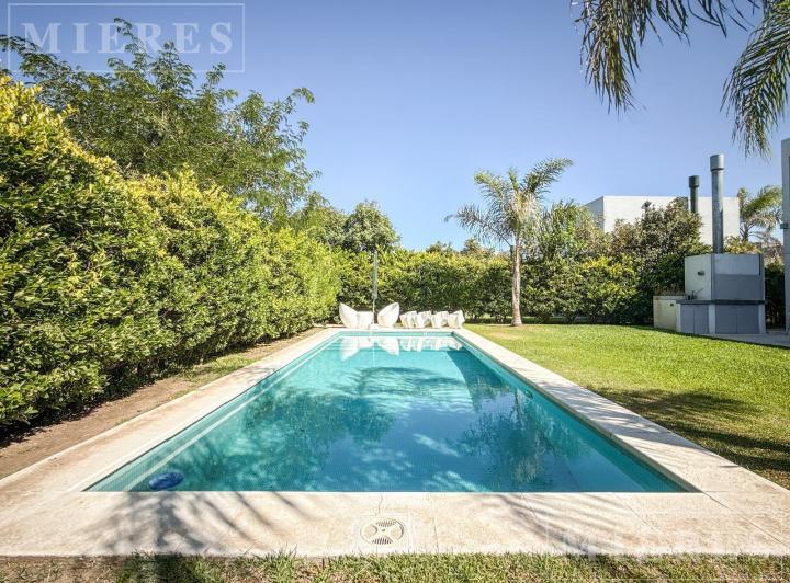 Casa · 197m² · 6 Ambientes · 1 Cochera
