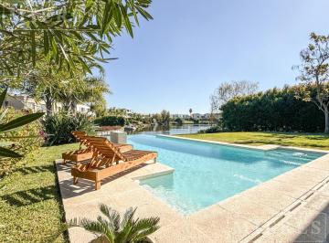 Casa · 366m² · 6 Ambientes · 2 Cocheras · Casa en Alquiler Anual Amoblado en Cabos del Lago, Nordelta