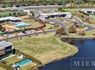 Terreno · 1032m² · Lote en Venta - Virazon, Nordelta - Sobre La Laguna, Ubicado en Esquina.