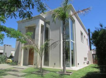 Casa · 250m² · 5 Ambientes · 3 Cocheras · Casa en Venta en El Barrio Los Lagos, Nordelta