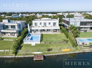 Casa · 310m² · 8 Ambientes · 2 Cocheras · Casa de 8 Ambientes en Venta. Los Lagos, Nordelta.