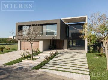 Casa · 590m² · 7 Ambientes · 2 Cocheras · Casa en Venta Al Río en El Yacht, Nordelta.