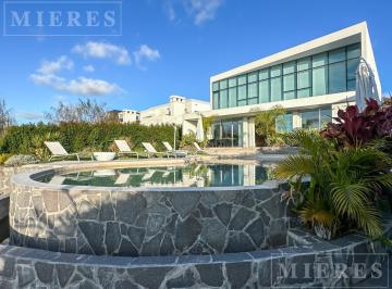Casa · 440m² · 7 Ambientes · 2 Cocheras · Casa en Venta Sobre Lote Al Lago Central en El Golf, Nordelta