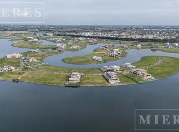 Terreno · 1213m² · Lote en Venta con Orientación Norte en Los Puentes, Nordelta