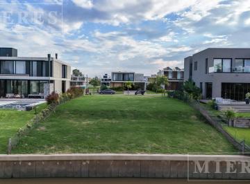 Terreno · 900m² · Lote Al Río en El Barrio El Yacht
