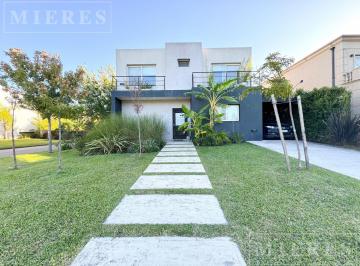 Casa · 237m² · 7 Ambientes · 1 Cochera · Casa en Venta Sobre Lote Interno en Las Tipas, Nordelta.