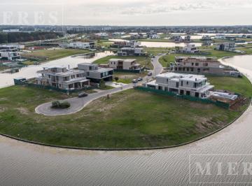 Terreno · 985m² · Lote en Venta en El Barrio Los Puentes, Nordelta