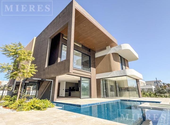 Casa · 550m² · 7 Ambientes · 2 Cocheras