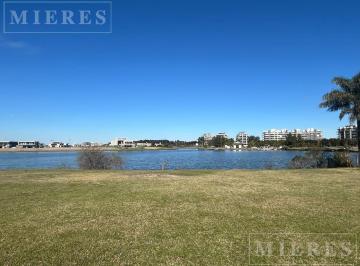 Terreno · 1300m² · Lote en Venta en El Barrio La Isla, Nordelta