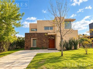 Casa · 270m² · 6 Ambientes · Casa en Venta en Los Sauces, Lote Interno, Nordelta.