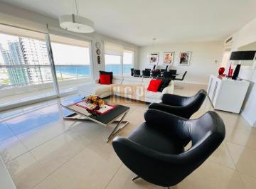 Foto1 · Apartamento Playa Mansa Aquarela 4 Suite y Dependencia