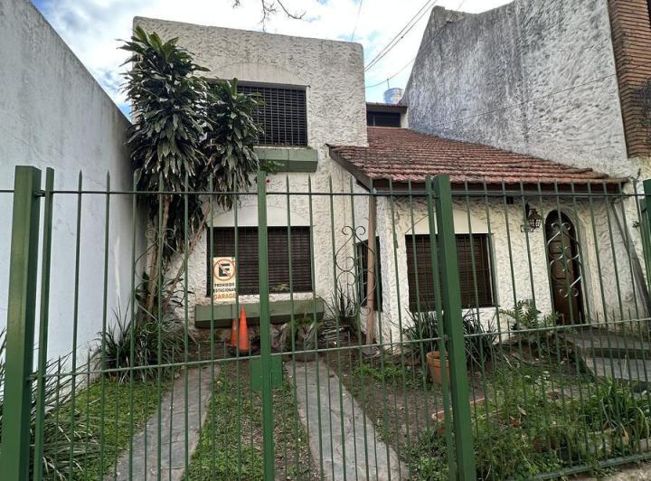 Casa · 210m² · 5 Ambientes · 1 Cochera